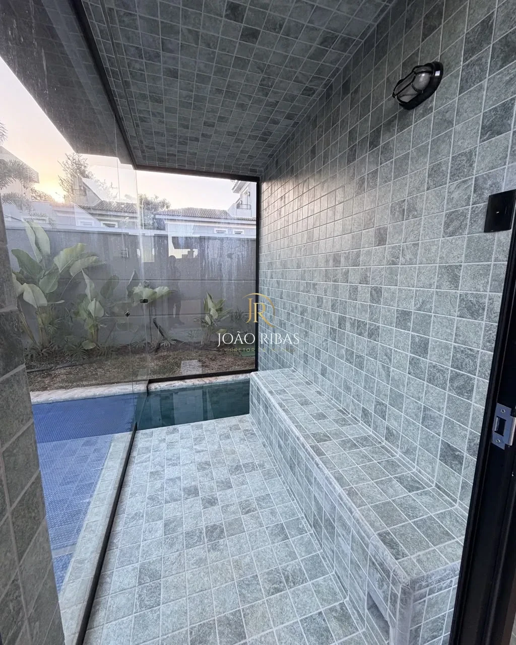 Casa de Alto Padrão à Venda com 4 Suítes e Elevador no Condomínio Bela Vista | Jardim Olhos D'Água