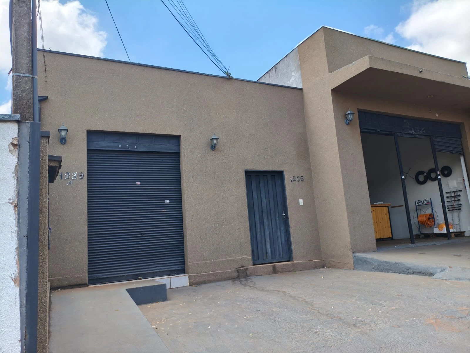 Aluga-se Sala Comercial no Parque Industrial