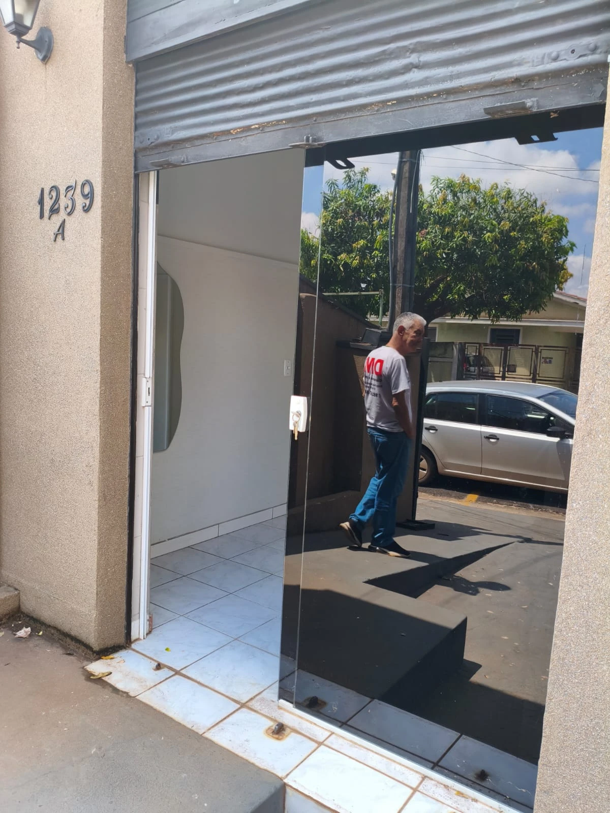 Aluga-se Sala Comercial no Parque Industrial