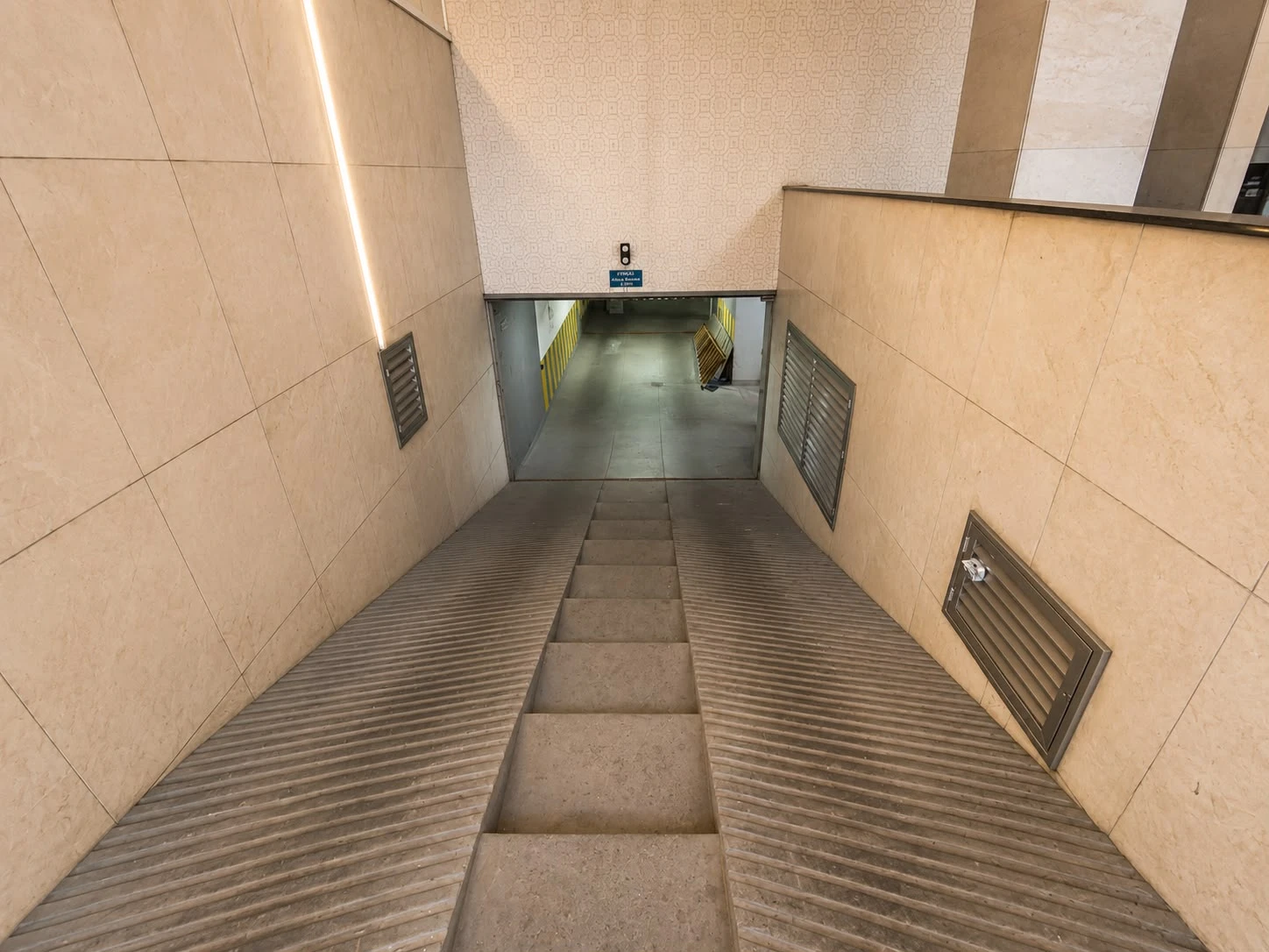 Apartamento à venda em Copacabana, três quartos com vaga, 140m2
