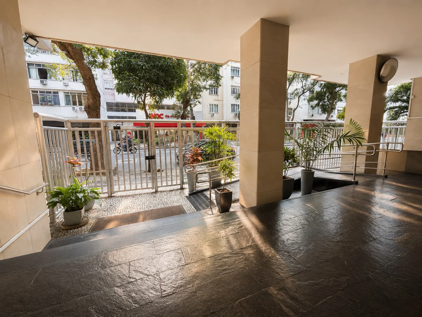 Apartamento à venda em Copacabana, três quartos com vaga, 140m2