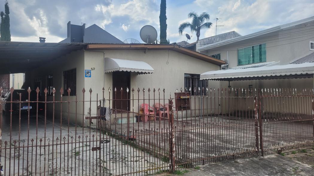 CASA com 4 dormitórios à venda com 350.14m² por R$ 614.000,00 no bairro Xaxim - CURITIBA / PR