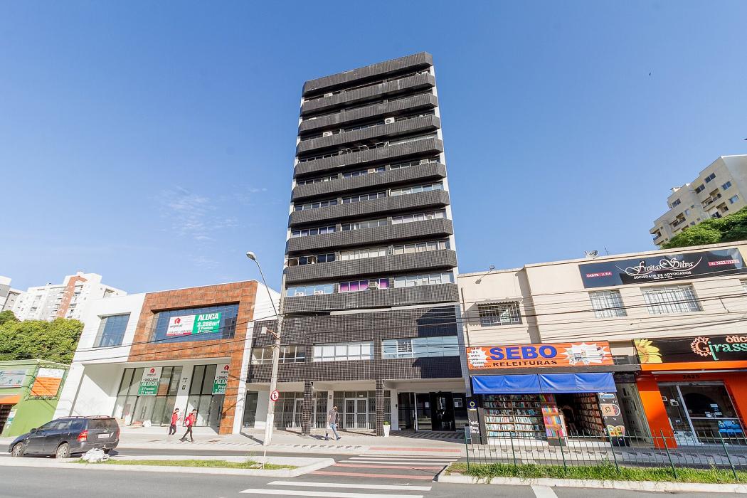 SALA COMERCIAL NO PORT�O� - 66 METROS.