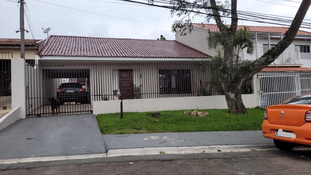 CASA com 4 dormitórios à venda com 363m² por R$ 1.250.000,00 no bairro Xaxim - CURITIBA / PR