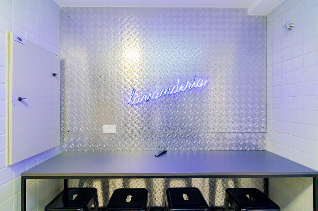 Studio DECORADO e MOBILIADO com 1 dormitório para alugar, 17 m² por R$ 1.800,/mês - Centro - Curitiba/PR