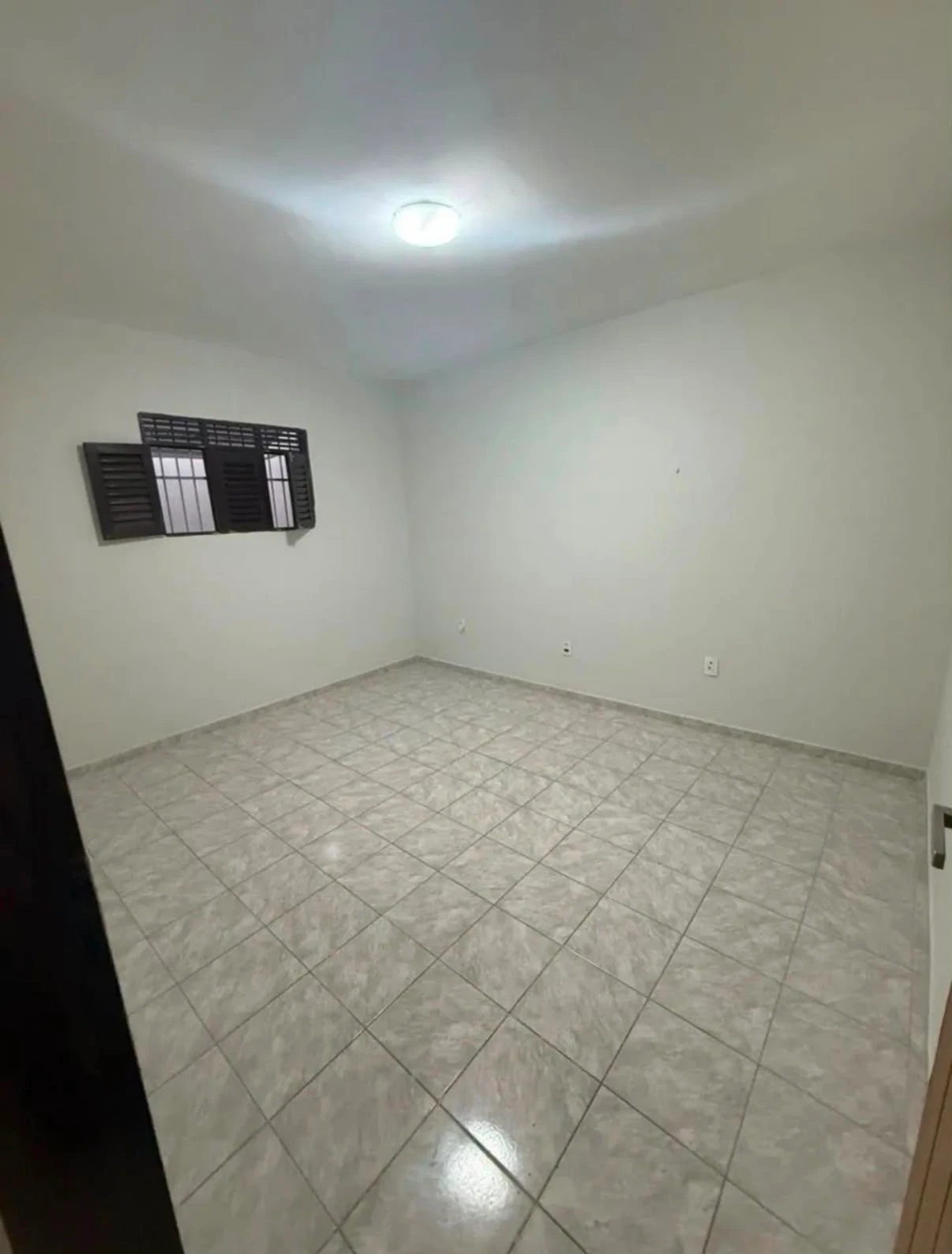 Casa ampla no Bessa com 3 quartos, terraço, segurança completa e a poucos metros da praia!