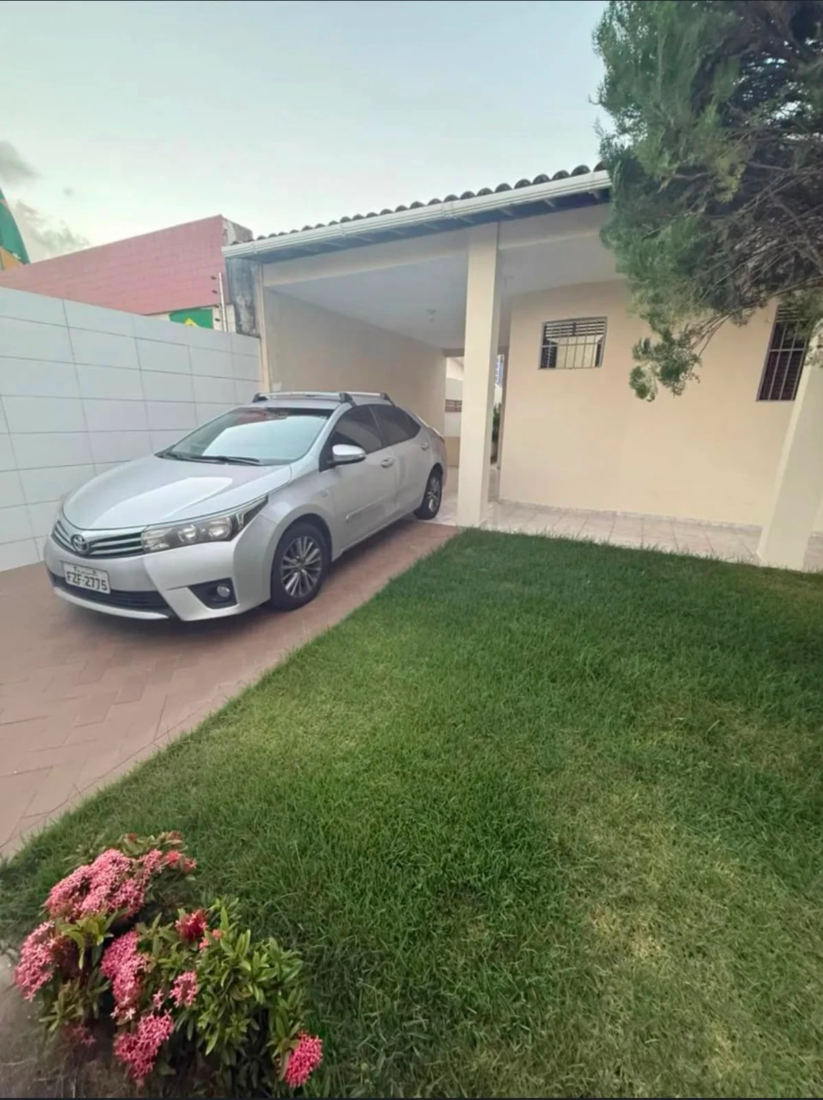 Casa ampla no Bessa com 3 quartos, terraço, segurança completa e a poucos metros da praia!