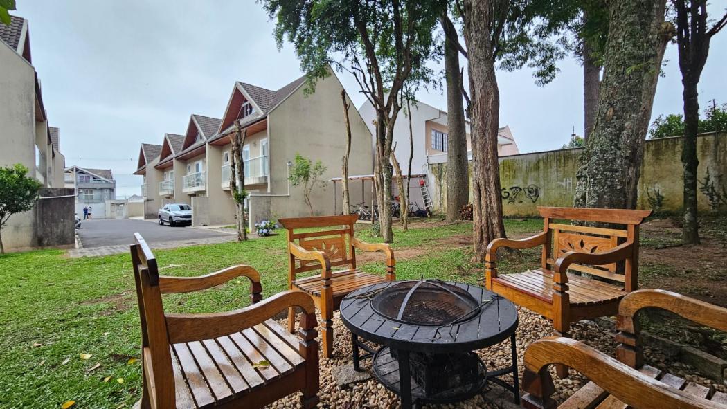 Sobrado com 3 dormitórios à venda, 164 m² por R$ 785.000 - Uberaba - Curitiba/PR