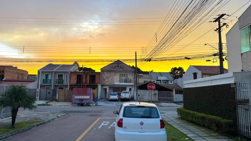 SOBRADO com 3 dormitórios à venda com 97.84m² por R$ 399.000,00 no bairro Vitória Régia - CURITIBA / PR