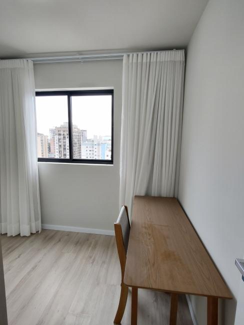 Apartamento 2 quartos com sacada todo mobiliado no Plus Portão Curitiba para locação