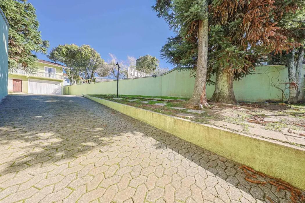 Casa 3 quartos 1 suíte 2 vagas cobertas no Santo Inácio - Curitiba/PR