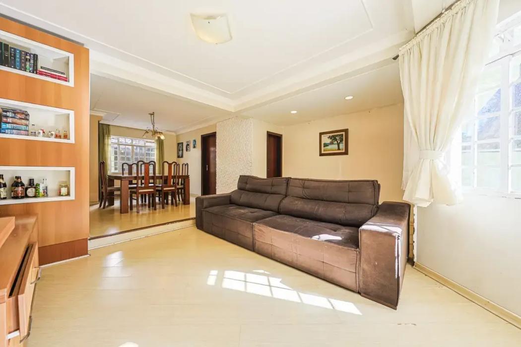 Casa 3 quartos 1 suíte 2 vagas cobertas no Santo Inácio - Curitiba/PR