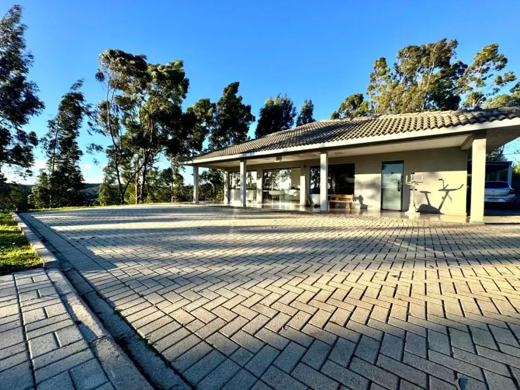 Chácara em Araucária com Residência de 3 dormitórios, área gourmet e vista panorâmica | Aceita troca