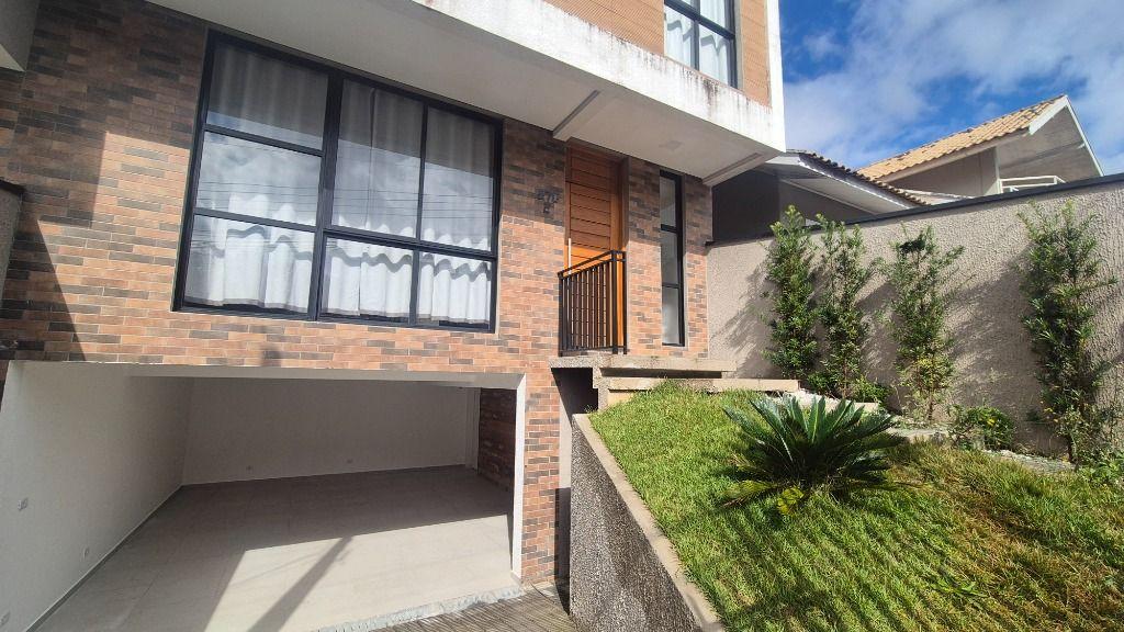 Sobrado com 3 dormitórios para alugar, 143 m² por R$ 5.259,42/mês - Tingui - Curitiba/PR