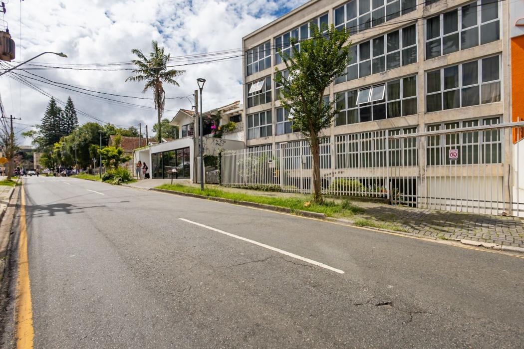 Apartamento 140m² com 3 Quartos (1 Suíte) – Alto da Glória