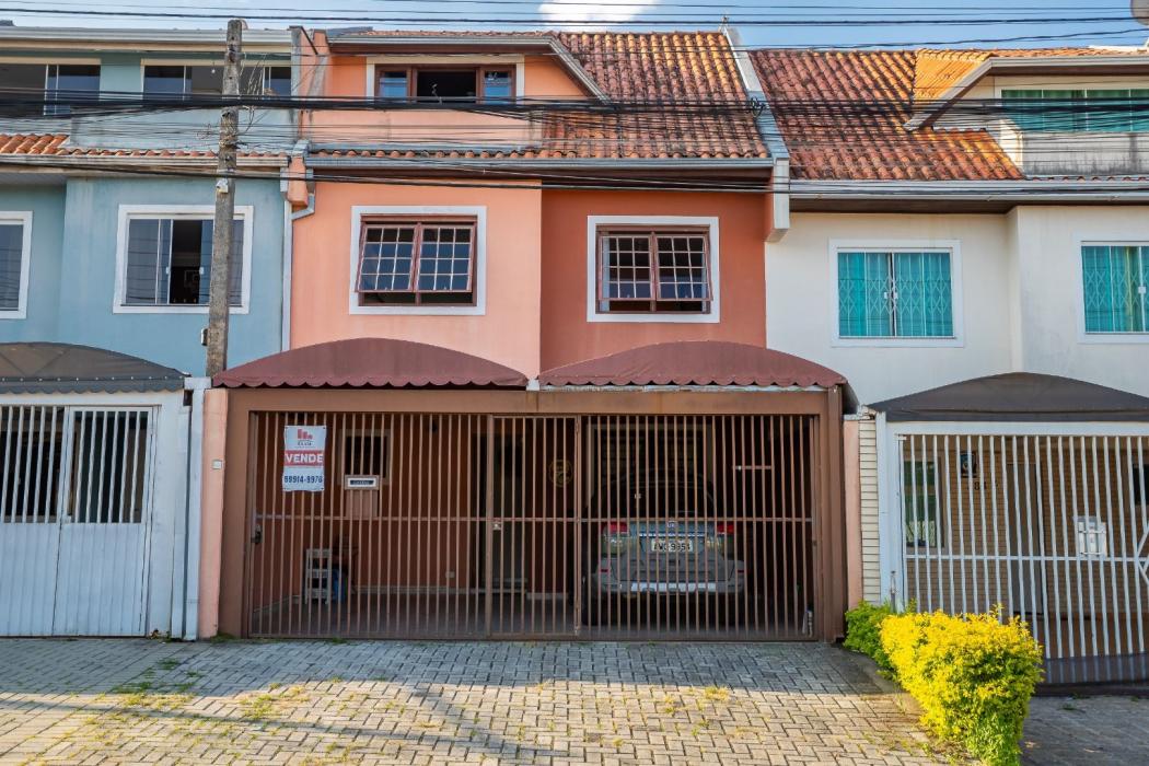 Sobrado Triplex de Frente para a Rua com Suíte e Ático Amplo – Novo Mundo