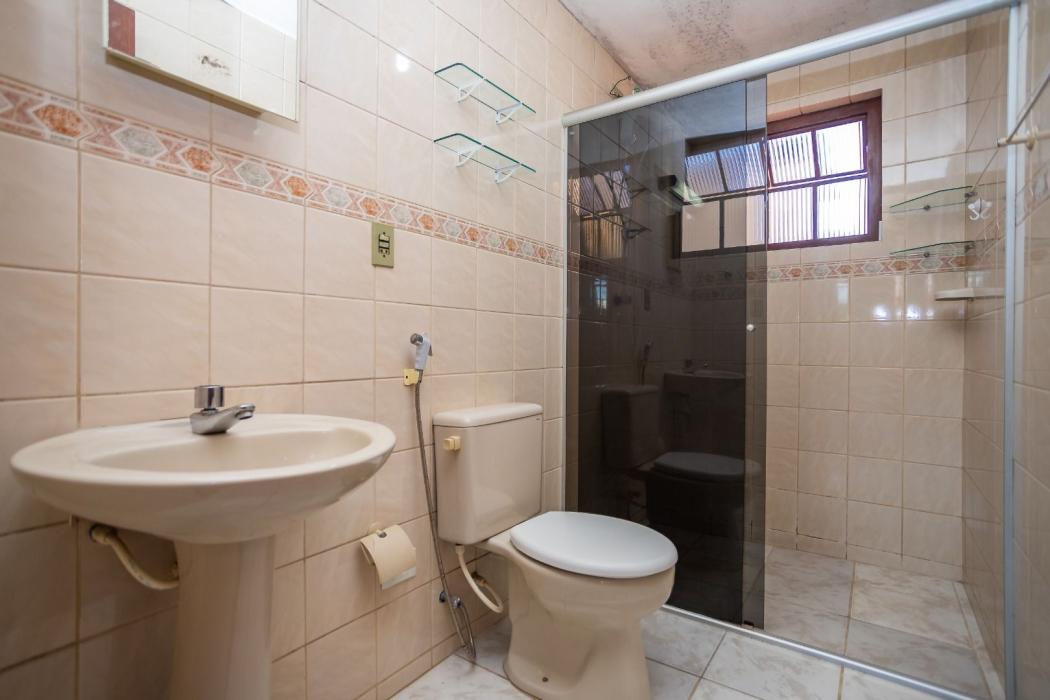 Sobrado Triplex de Frente para a Rua com Suíte e Ático Amplo – Novo Mundo