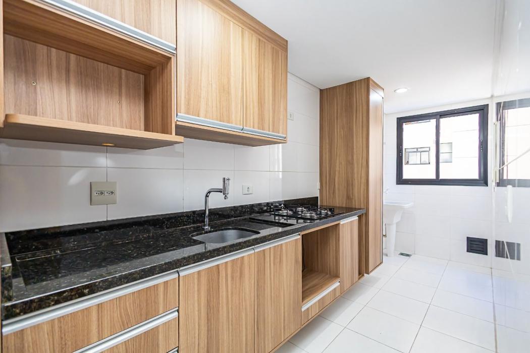 Apartamento Semi-Mobiliado com Sacada e Vaga – 49m², Cristo Rei
