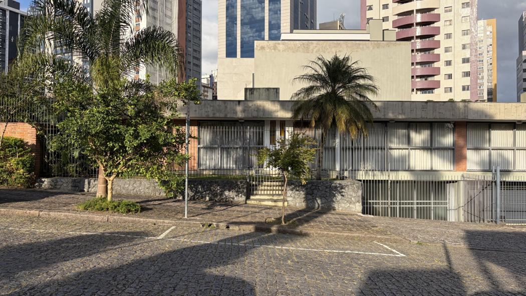 Casa Comercial/Residencial de Esquina no Alto da Glória