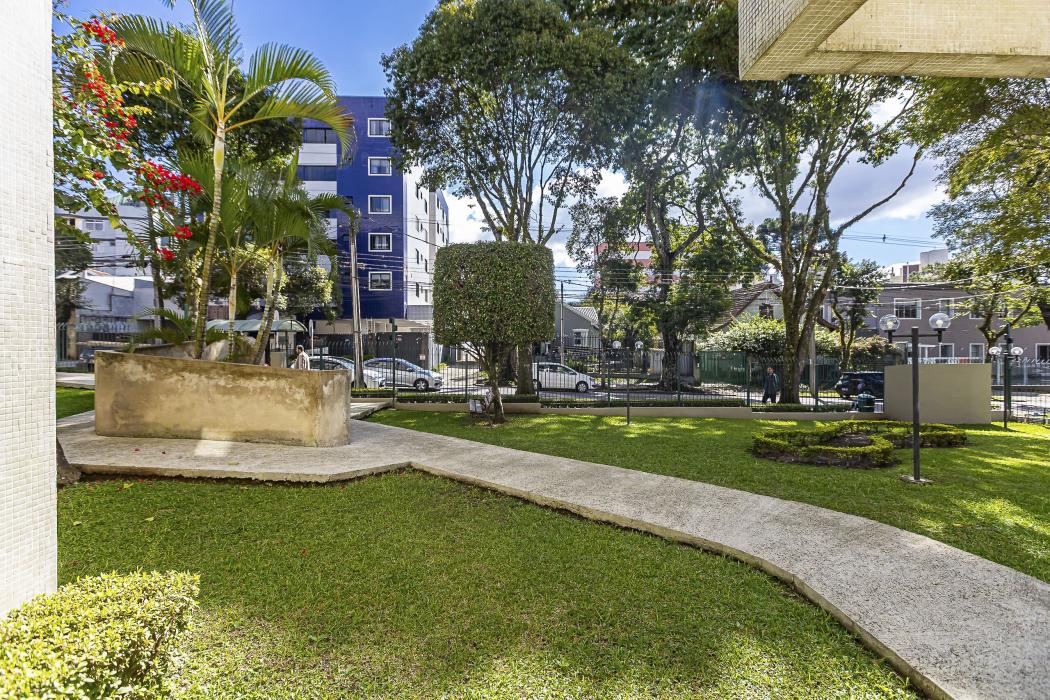 Apartamento com 2 Quartos no Juvevê com Garagem e Elevador