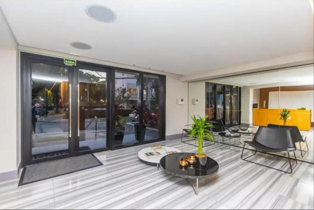 Flat exclusivo no Batel com vaga de garagem e sacada integrada - 38m²