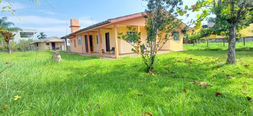 EXCELENTE OPORTUNIDADE NA PRAIA DE LESTE — AMPLO TERRENO COM CASA E GRANDE POTENCIAL DE INVESTIMENTO!