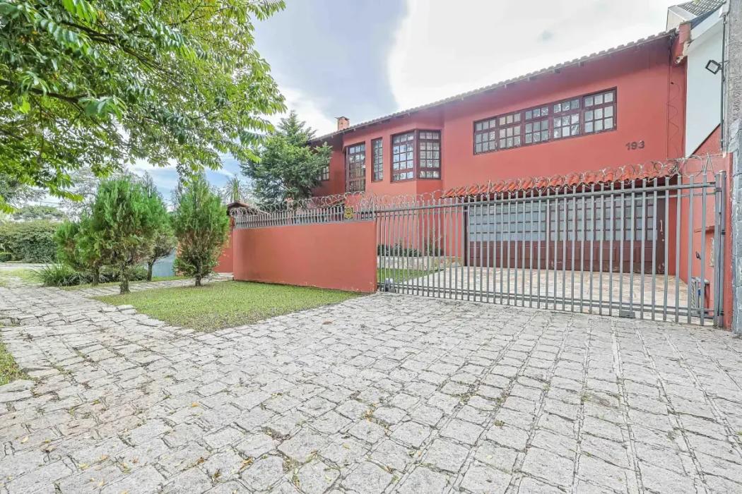 Casa com 4 quartos sendo 2 suítes e 2 demi, 4 vagas de garagem, Jardim Social, Curitiba/PR
