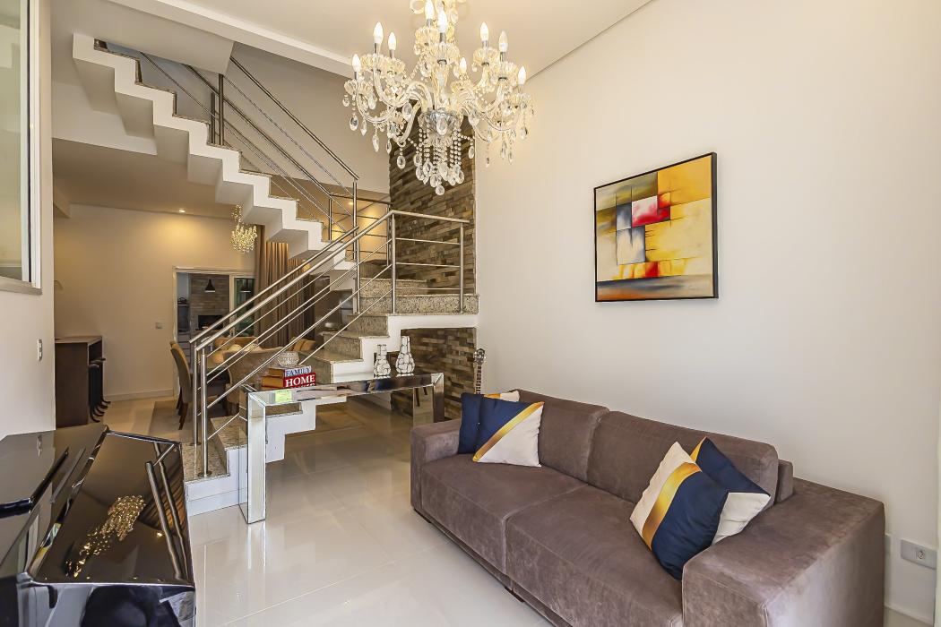 Casa em Condomínio com 3 Suítes e 4 Vagas - Pilarzinho