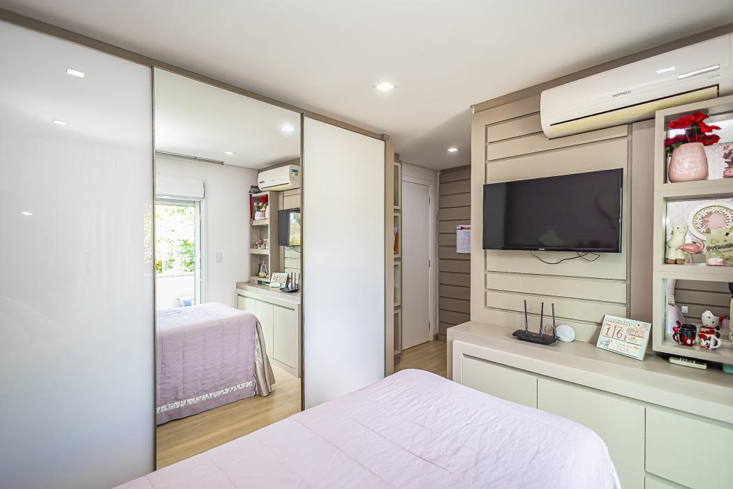 Casa em Condomínio com 3 Suítes e 4 Vagas - Pilarzinho