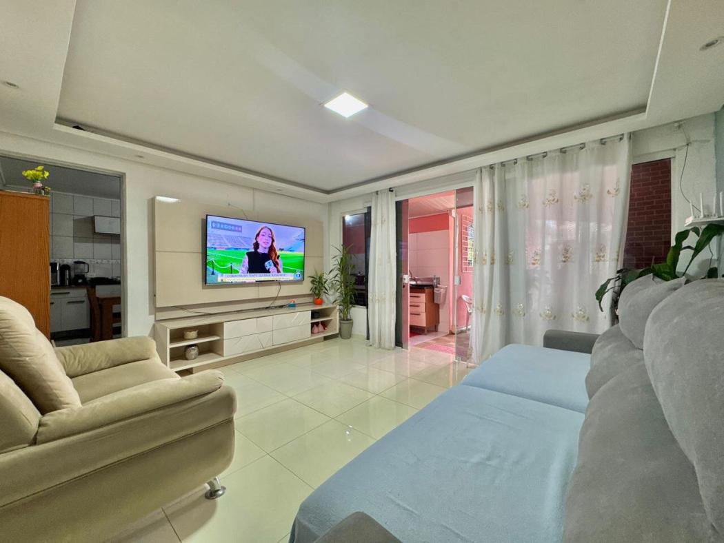 CASA com 2 dormitórios à venda por R$ 350.000,00 no bairro Vitória Régia - CURITIBA / PR