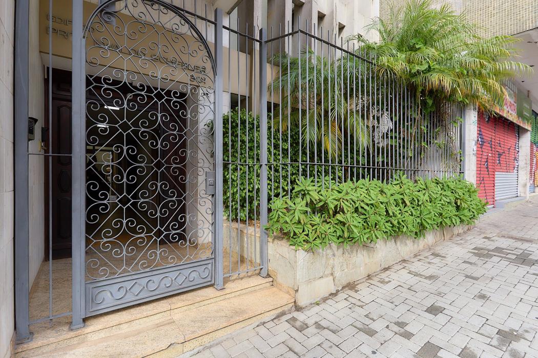 Apartamento em último andar no Centro de Curitiba | 2 quartos | vaga | Ed. Professor Ewaldo Schiebler