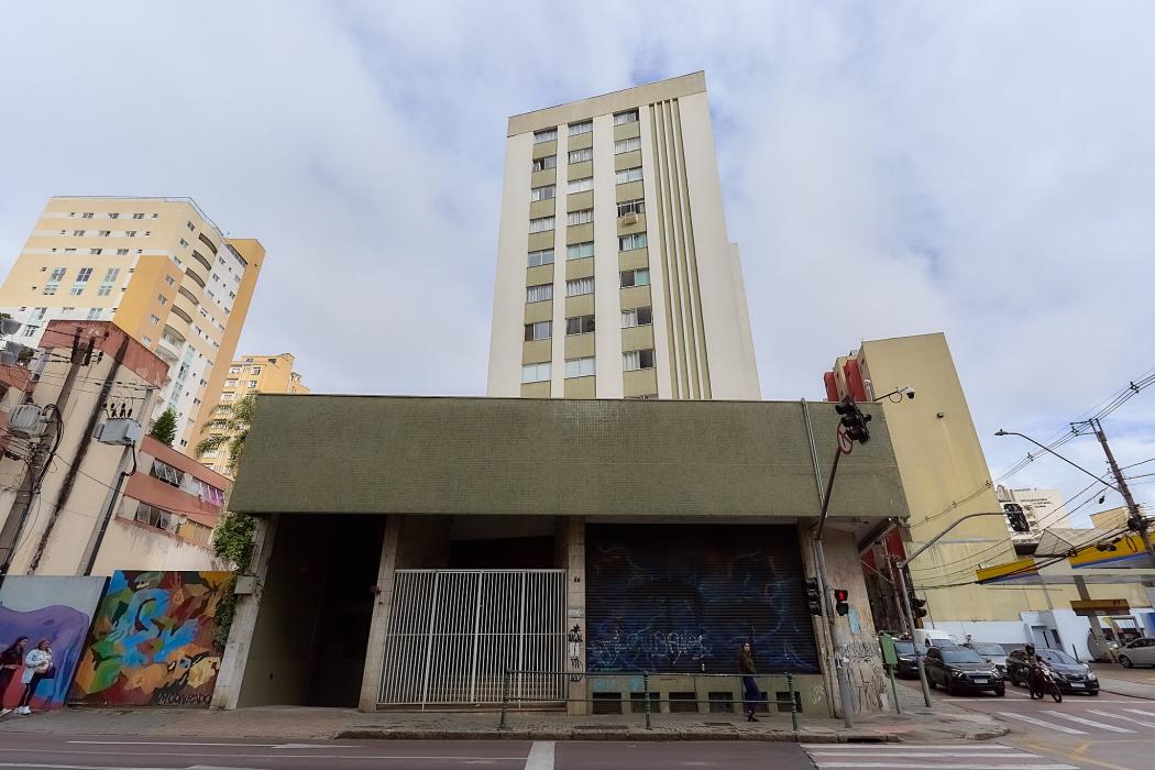 Apartamento em último andar no Centro de Curitiba | 2 quartos | vaga | Ed. Professor Ewaldo Schiebler