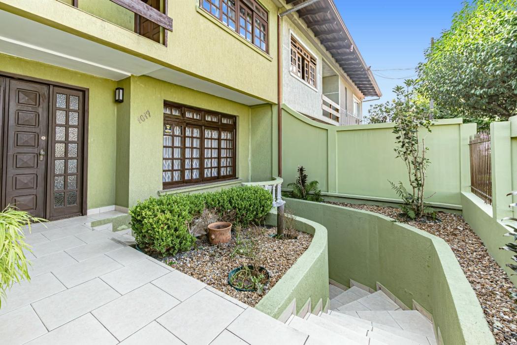 SOBRADO DIFERENCIADO NO PILARZINHO – AMPLO, COMPLETO E PRONTO PARA MORAR OU TRABALHAR I 250m²