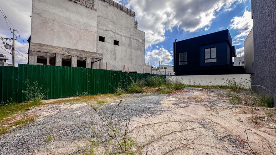 Terreno / Lote no Condomínio Vivendas do Parque de 142m² – Santa Cândida