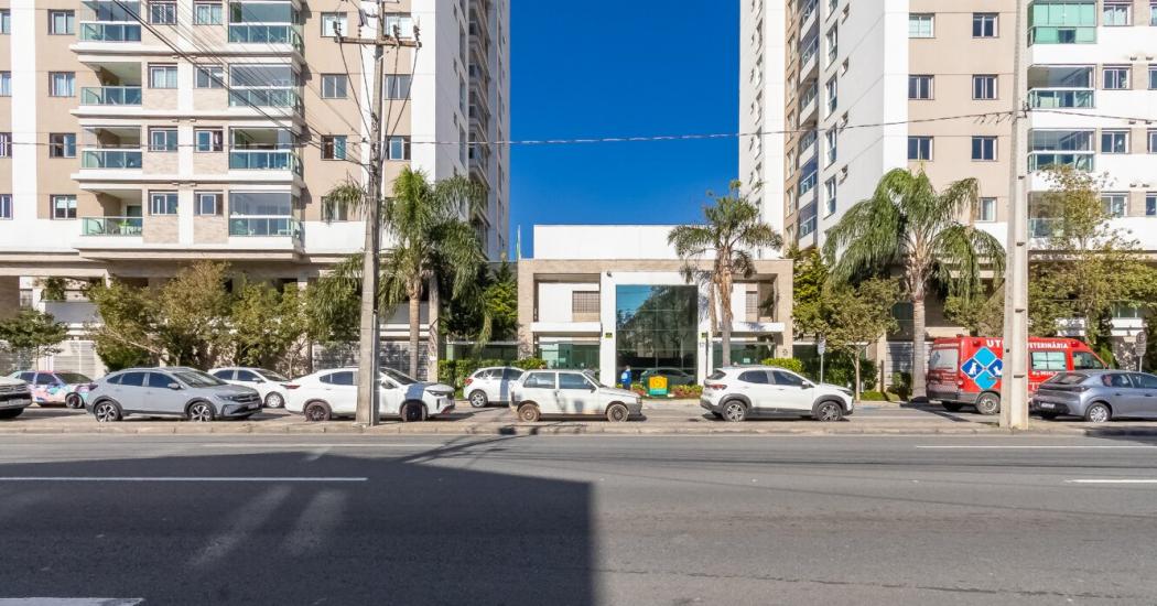 EXCELENTE APARTAMENTO MOBILIADO EM CONDOMÍNIO CLUBE