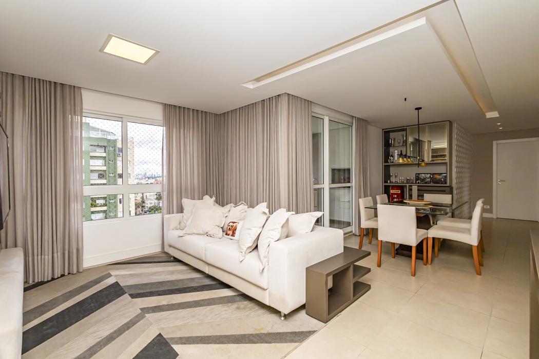 Apartamento mobiliado com 2 suítes à venda no bairro Água verde em Curitiba/PR