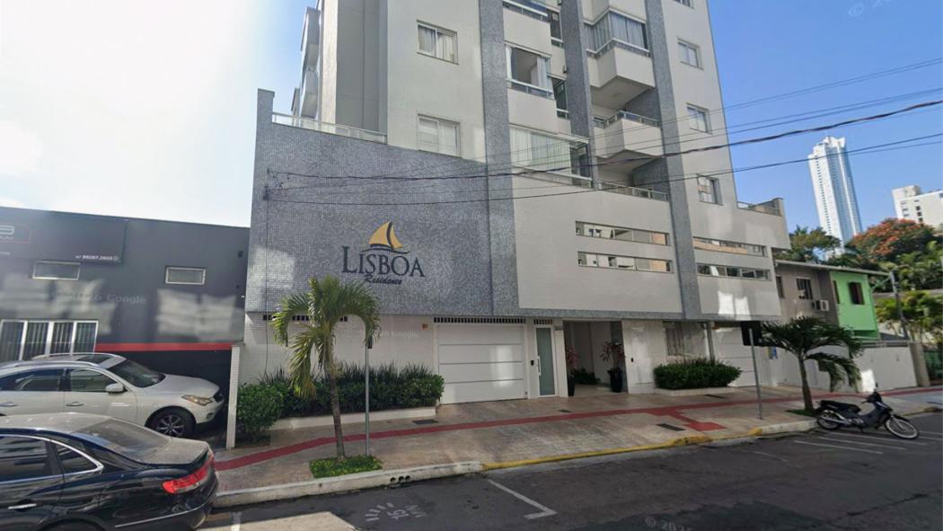 Apartamento mobiliado pronto para morar a venda de 82 m² privativo com 3 dormitórios sendo 1 suíte e 2 vagas de garagem