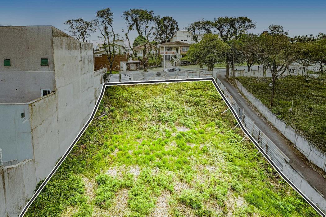 Terreno de Esquina em Avenida Movimentada no Tingui - 537m² !