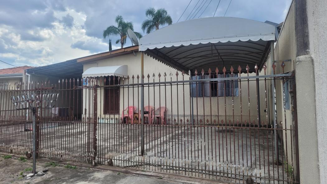 CASA com 4 dormitórios à venda com 350.14m² por R$ 614.000,00 no bairro Xaxim - CURITIBA / PR