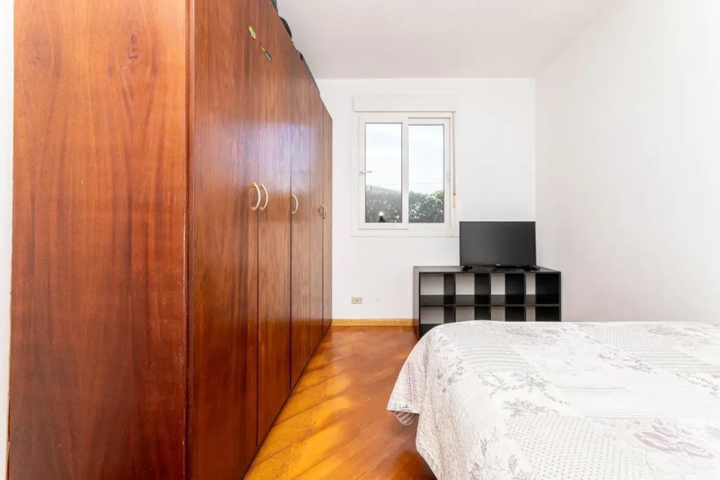 Casa de esquina, 3 quartos sendo 1 suíte, 4 vagas de garagem no Bairro Tingui - Curitiba/PR