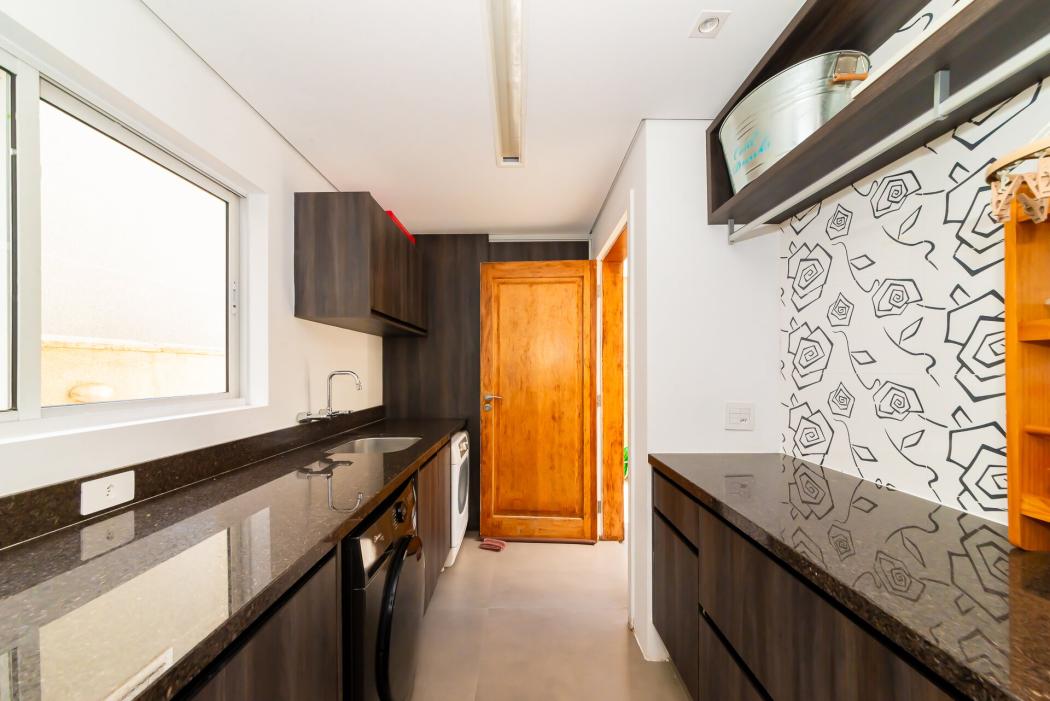 CASA EM CONDOMÍNIO  com 4 dormitórios à venda com 482.17m² por R$ 3.352.000,00 no bairro Uberaba - CURITIBA / PR