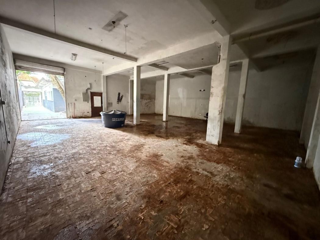 Casa para alugar com 15 salas e 5 banheiros e 10 vagas cobertas para carros, 450 m² por R$ 16.335/mês - Centro Cívico - Curitiba/PR