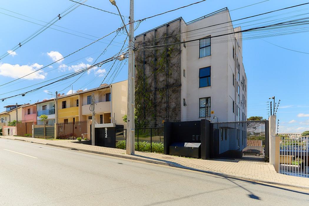 Apartamento mobiliado com 3 dormitórios, sendo uma suíte, sacada com churrasqueira.