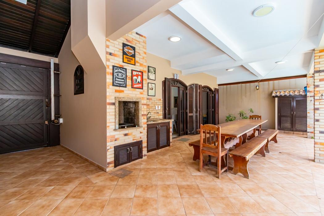 Casa de Praia em Itapoá – 6 Quartos, Piscina, Sauna e Espaço Gourmet