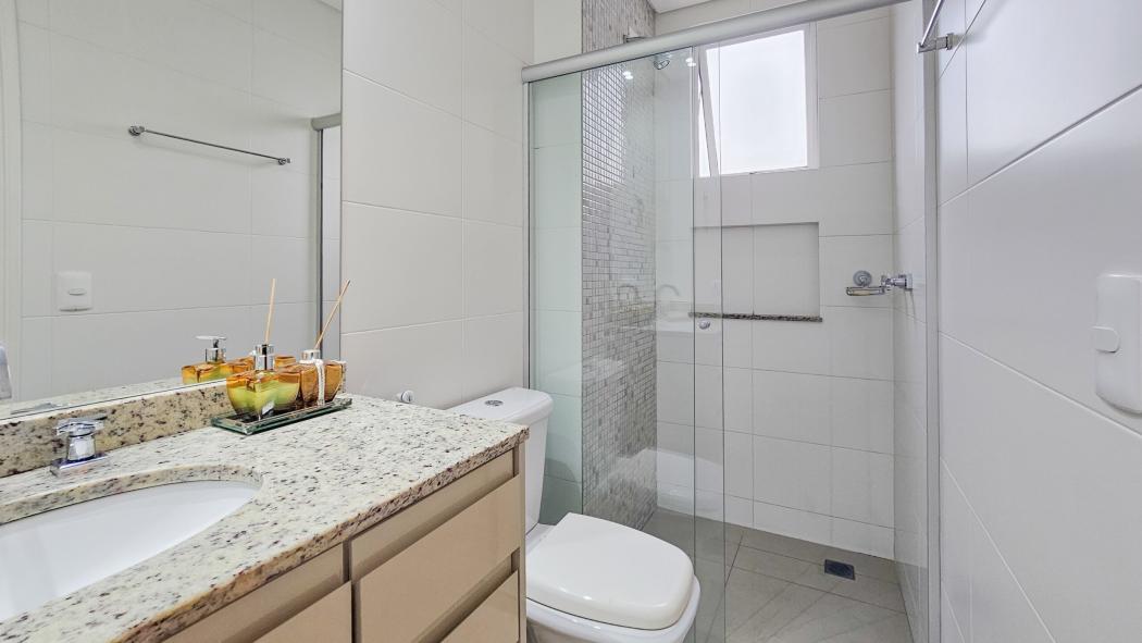 Apartamento a venda de 97 m² privativo com 3 dormitórios sendo 1 suíte e 2 dormitórios com 2 vagas de garagem no Alto da XV