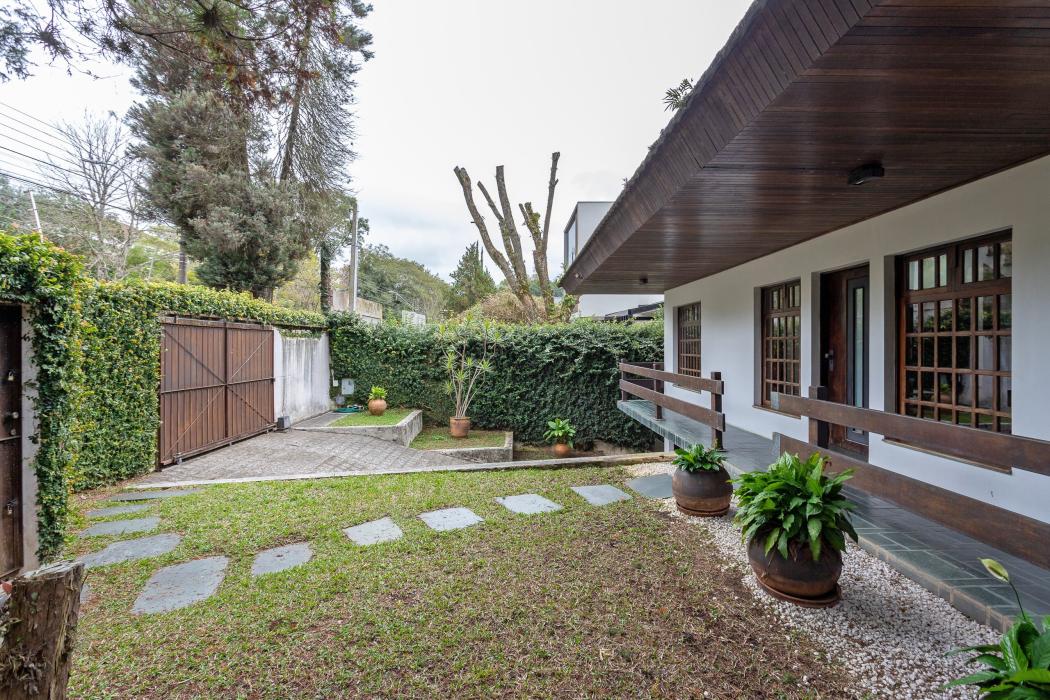 Excelente casa no Jardim Schaeffer, com 600m², disponível para locação ou venda