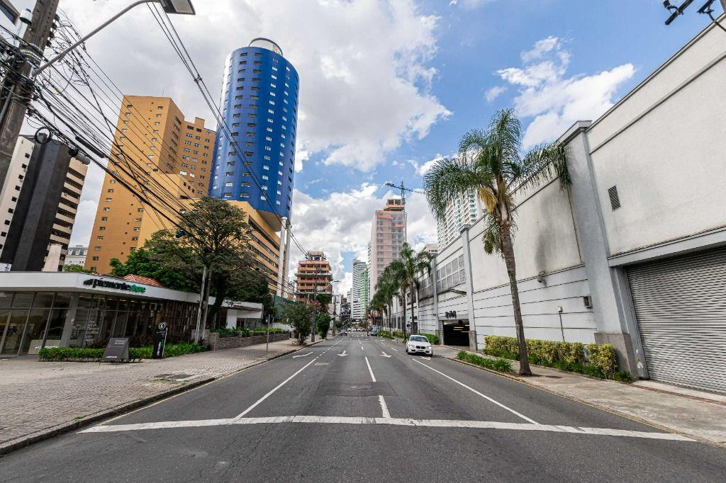 Invista em flat no Centro de Curitiba | Renda média comprovada de R$ 2.162/mês