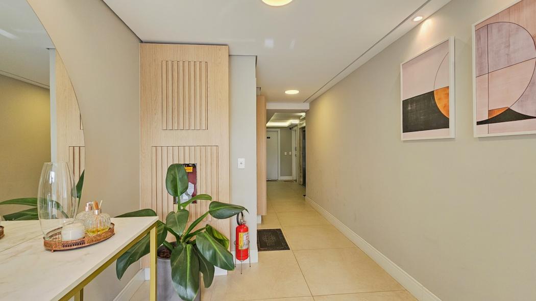 Apartamento de 75 m² com 3 dormitórios sendo 1 suíte e 2 vagas de garagem no Cristo Rei em Curitiba