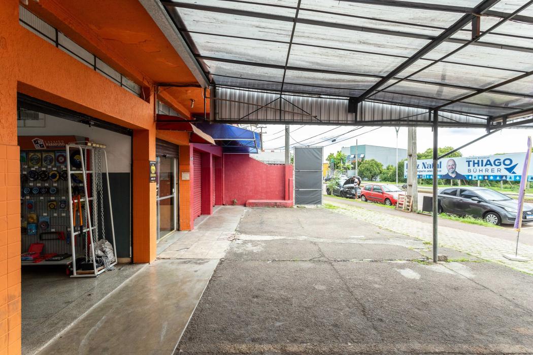 Imóvel comercial localizado em ponto estratégico da Rua Joaquim Nabuco, em São José dos Pinhais !