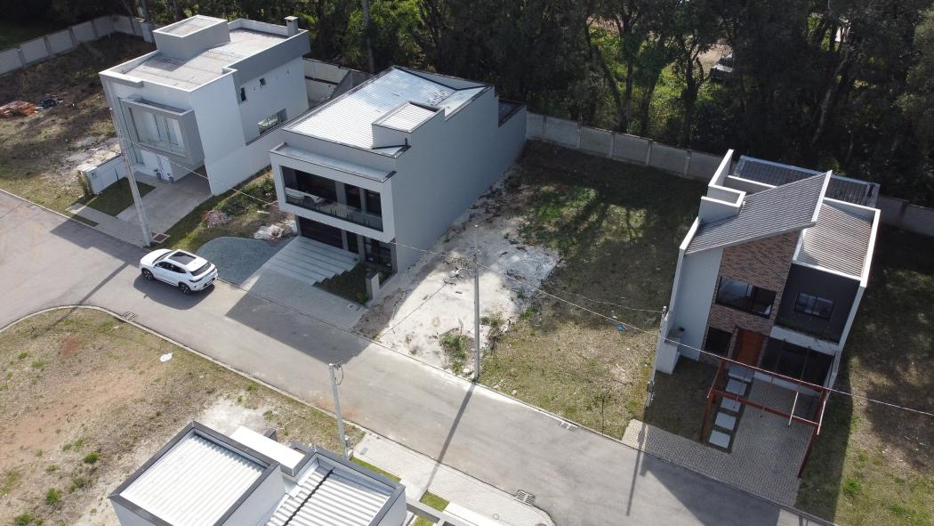 TERRENO PLANO 150,53 METROS ÚTEIS ( 7,50 m x 20,10 m ) - UMBARÁ.